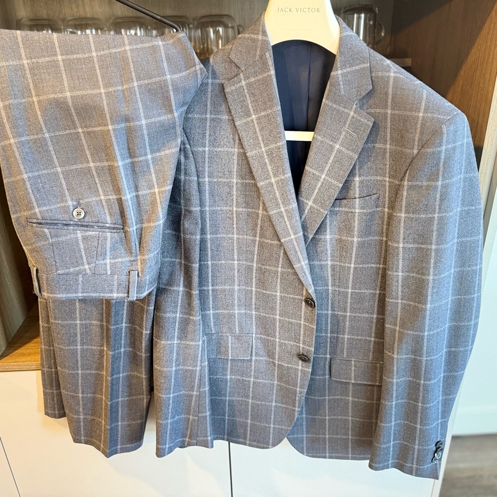 Jack Victor Men's Classic Checkered Suit